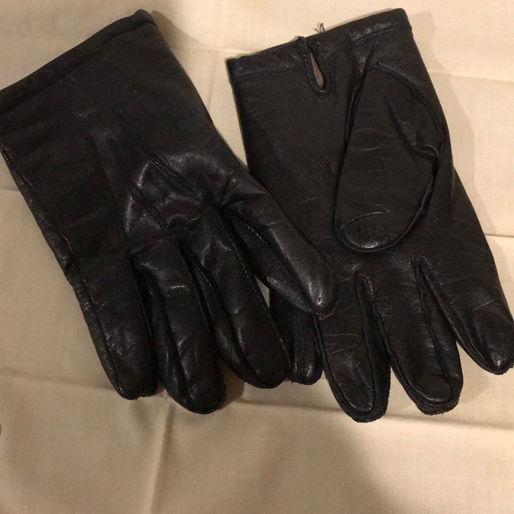 Men’s black leather gloves